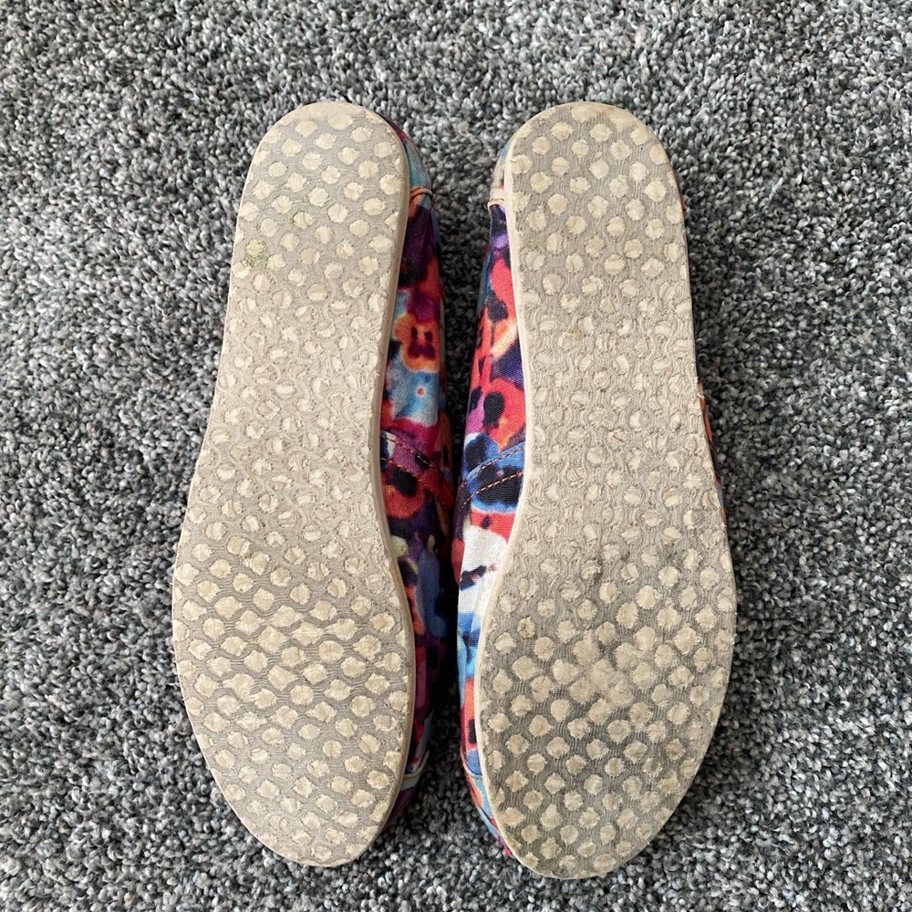 Poppy Flower Pattern Toms - Picture 5 of 5
